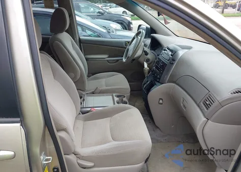 2010 Toyota Sienna Le z USA, uszkodzony, nr VIN 5TDKK4CC9AS319573